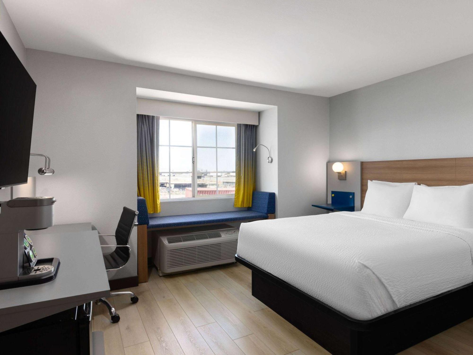 Microtel Inn & Suites By Wyndham Tracy Exterior foto